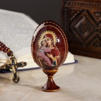 Сувенир Яйцо на подставке икона "Божья Матерь Владимирская": 