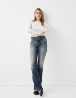 Джинсы Bershka: https://www.bershka.com/de/low-waist-bootcut-jeans-c0p160377398.html?colorId=400&stylismId=1