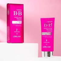 Солнцезащитный BB-крем Lebelage SPF 50/PA+++, 50 мл: Цвет: Солнцезащитный ВВ-крем отличается нежной лёгкой текстурой. Он оберегает кожу от негативного воздействия УФ-лучей, препятствует фотостарению, гиперпигментации и маскирует дефекты эпидермиса. Имеет хорошую кроющую способность с влажным финишем. Ровное покрытие отличается стойкостью, при этом не забивает поры и не выбеливает тон кожи.Активные компонентыКосметическая глина — хороший абсорбент, отшелушивает и матирует.Оксид цинка известен своими антибактериальными свойствами.Пчелиный воск.Коллаген препятствует тусклости, потере эластичности, образованию носогубных складок и мелких морщин, способствует активизации обменных процессов;Способ примененияНанесите несколько капель крема на кожу и распределите лёгкими вбивающими движениями.СоставWater, Mineral Oil, Ethylhexyl Methoxycinnamate, Glycerin, Ethylhexyl Salicylate, Titanium Dioxide, Kaolin, Isoamyl p-Methoxycinnamate, Cetyl Alcohol, Diethylamino Hydroxybenzoyl Hexyl Benzoate, Stearic Acid, Zinc Oxide, Polysorbate 60, Beeswax, Magnesium Aluminum Silicate, Glyceryl Stearate, PEG-100 Stearate, Triethanolamine, Butylene Glycol, Aloe Barbadensis Leaf Extract, Hydrolyzed Collagen, Dimethicone, Disodium EDTA, CI 77492, CI 77491, CI 77499, Fragrance.
Торговая марка: Lebelage
Страна: Корея
