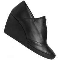 PUMA x Hussein Chalayan Urban Fold Women heel shoes 352034-01: Цвет: https://www.sportspar.com/puma-x-hussein-chalayan-urban-fold-women-heel-shoes-352034-01
Brand: PUMA surface material: leather Inner material: leather Sole: rubber Closure: lacing Brand logo on the tongue and sole "Hussein Chalayan" lettering subtly on the heel PUMA Formstrip discreetly on the sides reinforced toe cap and heel Heel height: approx. 8 cm modern, non-slip outsole pleasant wearing comfort NEW, in box &amp; original packaging