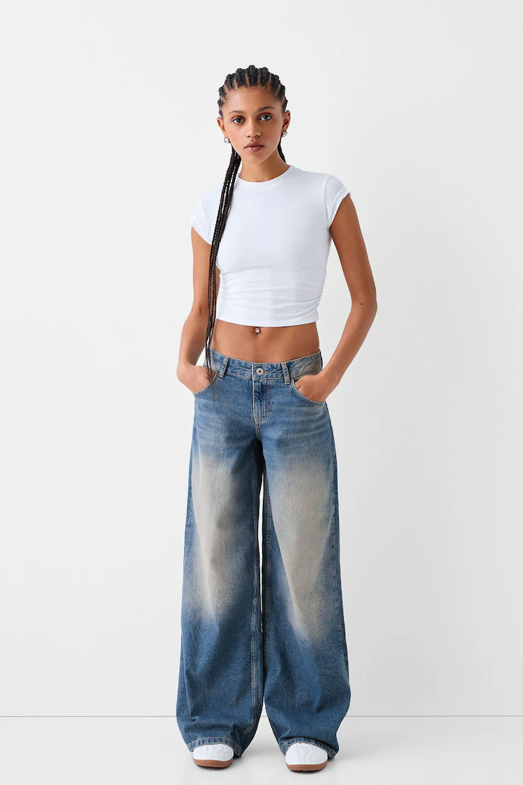 Джинсы Bershka: https://www.bershka.com/de/low-waist-baggy-jeans-c0p158334499.html?colorId=428&stylismId=4