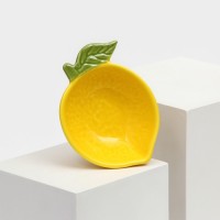 Тарелка керамическая "Лимон", глубокая, желтая, 14,5 см, 1 сорт, Иран: Цвет: Керамическая тарелка данной серии - идеальное решение для красивой подачи блюд.<h3>Она имеет ряд преимуществ:</h3><ul><li>выполнена из высококачественной керамики, что обеспечивает прочность и долговечность;керамика является экологически чистым материалом, не содержит вредных веществ;легко моется;форма тарелки позволяет красиво оформить блюда и сделать подачу более привлекательной.</li></ul>
