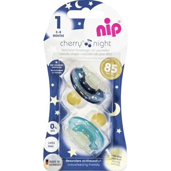 nip Schnuller Cherry® Night rund 0-6 Monate: Цвет: Produktbeschreibung und details CHERRY Night Leuchtschnuller fr die Nacht Der Leuchteffekt lsst den Schnuller im Dunkeln schnell wiederfinden CHERRY ist ein kirschkernfrmiger Rundsauger aus weichem Latex CHERRY sorgt aufgrund seiner natrlichen Form fr ein besonders natrliches Sauggefhl Der Rundsauger ist durch die natrliche Saugerform besonders stillfreundlich und beugt Saugverwirrung whrend des Stillens vor Der Wechsel zwischen Brust und Sauger ist problemlos mglich  perfekt fr die Stillzeit Das Schnullerschild ist aus weichem Polypropylen PP und vor Druckstellen schtzt der abgerundete Schildrand Die groen Ventilationslcher sorgen fr eine optimale Belftung der zarten Babyhaut Von Hebammen empfohlen Um eine gleichbleibende Markenqualitt zu garantieren ist der nip CHERRY Night BPA frei und wie fast alle Produkte der Marke nip Made in Germany leuchtet im Dunkeln lange und intensiv natrlich geformter kirschkernfrmiger Rundsauger aus weichem Latex besonders stillfreundlich  beugt Saugverwirrung vor problemloser Wechsel zwischen Brust und Sauger von Hebammen empfohlen abgerundeter Scheibenrand schtzt vor Druckstellen mit Greifring fr einen sicheren Halt erhtlich in  Farben Farbe nicht frei whlbar  BPA    Monate Kontaktdaten Nrnberg Gummi Babyartikel GmbH ampamp Co KG Breitenloher Weg   Georgensgmnd wwwnipfamily UrsprungslandHerkunftsort Deutschland Anwendung und Gebrauch Legen Sie den Schnuller vor Erstgebrauch  Minuten in kochendes Wasser Achten Sie dabei auf gengend Flssigkeit im Topf um Beschdigungen zu vermeiden Danach abkhlen lassen und eventuelles Restwasser durch sanftes Drcken aus dem Saugteil entfernen Dies dient der Sicherung der Hygiene Reinigen Sie den Schnuller vor jedem Gebrauch durch Absplen oder Auskochen Nicht in der Geschirrsplmaschine reinigen  Materialschden sind mglich Keinem direkten Sonnenlicht oder Hitze aussetzen das Saugteil knnte beschdigt werden Kontrollieren Sie den Schnuller vor jedem Gebrauch Ziehen Sie den Schnuller in alle Richtungen Werfen Sie ihn bei ersten Anzeichen von Beschdigungen oder Mngel sofort weg Gebrauch Aufbewahrung und Verwendung Aufbewahrungs und Verwendungsbedingungen Verwenden Sie den Schnuller je nach Gebrauchsintensitt aus hygienischen und Sicherheitsgrnden nicht lnger als    Wochen Warnhinweise und wichtige Hinweise Warnhinweise Verwenden Sie nur spezielle Schnullerbnder die der EN  entsprechen Befestigen Sie niemals andere Bnder oder Schnre an einem Schnuller ihr Kind kann sich mit ihnen strangulieren Tauchen Sie den Schnuller bitte nicht in se oder medizinische Substanzen beides kann zu Karies fhren Schnuller bitte nicht lnger als vom jeweiligen Hersteller empfohlen in KaltDesinfektionslsung aufbewahren  Materialschden sind mglich Sollte Ihr Kind den Schnuller komplett in den Mund stecken  keine Angst  er kann nicht verschluckt werden Durch die Ventilationslcher kann Ihr Kind weiter atmen Entfernen Sie den Schnuller so behutsam wie mglich Schnuller entspricht der EN  und ist von unabhngigen Instituten geprft
https://www.rossmann.de/de/baby-und-spielzeug-nip-schnuller-cherry-night-rund-0-6-monate/p/4000821910102