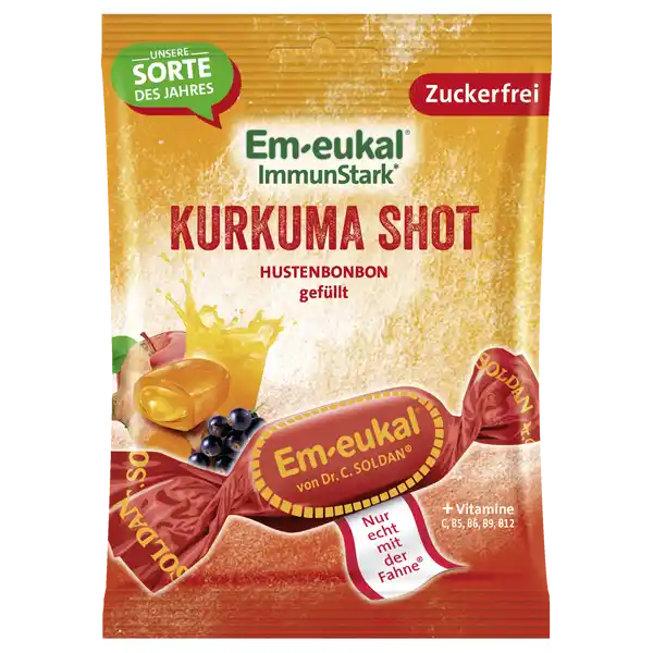 Em-eukal Kurkuma-Shot Hustenbonbon: Цвет: https://www.rossmann.de/de/gesundheit-em-eukal-kurkuma-shot-hustenbonbon/p/4009077024113
Produktbeschreibung und details Intensivscharf und fruchtig zugleich Als geflltes zuckerfreies Premiumbonbon bereitet dieser KurkumaShot ein unvergleichliches Geschmackserlebnis Mit feiner Kurkumanote in Kombination mit dem sen Geschmack von Cassis und Apfel sorgt die neue Sorte des Jahres fr fruchtigscharfen Genuss Und nicht nur das Abgerundet mit wertvollen Vitaminen untersttzen die hochwertigen Hustenbonbons die gesunde Funktion des Immunsystems  Hustenbonbon mit Vitaminen  zuckerfrei  mit Vitaminen C B B B B  Nur echt mit der Fahne  Garant fr hchste Premiumqualitt und Bonbonkochkunst Lebensmittelunternehmer Name Dr C Soldan GmbH Adresse DrCarlSoldanPlatz   Adelsdorf Deutschland Rechtlich vorgeschriebene Produktbezeichnung Gefllte Hustenbonbons mit Sungsmitteln und Vitaminen Zutaten Sungsmittel Isomalt Maltitsirup Extrakte Spitzwegerich Ingwer Kurkuma  natrliches KurkumaAroma Vitamin C CalciumDpantothenat Vitamin B Folsure Vitamin B Vitamin B natrliche Aromen Menthol Eukalyptusl frbende Frucht und Pflanzenkonzentrate Schwarze Johannisbeere Karotte Fruchtsaftkonzentrate schwarze Johannisbeere Apfel Suerungsmittel Citronensure Feuchthaltemittel Glycerin Sungsmittel Sucralose Nhrwerte Durchschnittliche Nhrwertangaben pro  g Energie  kj   kcal Fett  g davon  gesttigte Fettsuren  g Kohlenhydrate  g davon  Zucker  g Eiwei  g Salz  g NRV Vitamin C  mg   Vitamin B  mg   Folsure  g   Vitamin B  g   Pantothensure  mg