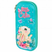 Пенал ЮНЛАНДИЯ, 1 отделение, карман, полиэстер/EVA, 22х10х5 см, "Pretty bunny", 273189: Цвет: Пенал каркасный ЮНЛАНДИЯ выполнен из современного и экологичного материала EVA с эффектом из ткани. Вмещает до 50 канцелярских предметов стандартного размера.
: ЮНЛАНДИЯ
: Китай
: Школа
: Пеналы
: Пеналы каркасные
Пенал прямоугольной формы с одним вместительным отделением. Внутри карман из сеточки. Вмещает до 50 канцелярских предметов стандартного размера. Пенал оснащен молнией с двумя металлическими бегунками.Благодаря каркасу пенал отлично сохраняет форму. Материал каркаса пенала EVA – легкий, не вызывает аллергии, поверхность с покрытием из ткани. Снаружи дизайн дополнен уникальным 3D-эффектом – выпуклым рельефным изображением.Пенал имеет оптимальный размер 22х10х5 см для размещения в нем всех необходимых для школы письменных предметов и канцелярии. Удобный и вместительный, не займет много места в ранце или рюкзаке. Поставляется в прозрачной упаковке с европодвесом.Отлично подойдет для дошкольников и школьников, в качестве подарка для выпускников детских садов, первоклассников, а также на день рождения ребенку любого возраста.