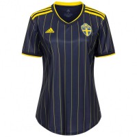 Sweden adidas Women Away Jersey FH7621: Цвет: Brand: adidas officially licensed product Material: 100% polyester (recycled) Brand logo embroidered on the right chest club logo on the left chest as a patch "Sverige" lettering in the neck area classic adidas stripes on the shoulder AeroReady - Moisture is absorbed super-fast for a pleasantly dry and cool wearing comfort Stripe pattern on the front and sleeves ribbed V-neck and cuffs Short sleeve rounded hem fit: Regular Fit pleasant wearing comfort NEW, with tags &amp; original packaging
https://www.sportspar.com/sweden-adidas-women-away-jersey-fh7621