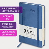 Ежедневник датированный 2024 А5 138x213 мм BRAUBERG "Optimal", под кожу, резинка-фиксатор, держатель для ручки, синий, 114972: Цвет: Серия "Optimal" создана для тех, кто любит все натуральное.
Внутренний блок включает 168 листов тонированной бумаги плотностью 70 г/м2. Каждая страничка имеет перфорированный угол. Благодаря стандартному формату А5 (138х213 мм) датированный ежедневник удобно использовать как в офисе, так и на выездных деловых встречах. Твердая обложка стилизована под старую кожу в рубчик и выполнена в стильном синем цвете. Подходит для горячего тиснения.Снабжен резинкой-фиксатором, благодаря чему ежедневник не откроется в сумке или портфеле. Дополнением является закладка-ляссе, с помощью которой при необходимости можно быстро открыть ежедневник на нужной странице и держатель для ручки. Помимо прочего, ежедневник снабжен справочным материалом.