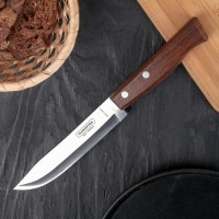 Нож кухонный Tramontina Tradicional для мяса, лезвие 15 см: Цвет: Удобный и качественный нож Tramontina Tradicional для мяса станет помощником на долгие годы.</p><h3>Преимущества:</h3><ul><li>Лезвие из нержавеющей стали отличается прочностью и долговечностью заточки.</li><li>Удобная деревянная ручка облегчает хват и предотвращает усталость рук.</li></ul><h3>Эксплуатация:</h3><ul><li>Высококачественные кухонные ножи не рекомендуется мыть в посудомоечной машине. По ряду причин производители ножей рекомендуют исключительно ручную мойку.</li><li>Сразу после использования ножи должны быть вымыты вручную и высушены, в противном случае лезвия ножей могут потемнеть. Если появились небольшие изменения оттенка стали или пятна на лезвии — используйте для очистки только мягкие, не содержащие хлор или абразивы средства.</li><li>Ножи лучше всего хранить отдельно от остальной посуды, так как это поможет избежать возможных повреждений режущей кромки и полотна лезвия от посторонних контактов с твердыми предметами. Не храните ножи в традиционном выдвижном кухонном ящике вперемешку друг с другом! Лучше всего их держать в специальной подставке или на магнитном держателе.</li></ul>
: Tramontina
