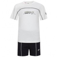 adidas Originals Reveal Your Voice Baby Set GE0676: Цвет: Brand: adidas Set consisting of T-shirt and Shorts Material Top: 100% cotton Material Shorts: 70% cotton, 30% polyester (recycled) Brand logo in the middle of the chest, as a patch on the left sleeve and on the left leg elastic, ribbed round neckline Short sleeve elastic waistband with inside drawstring two open side pockets contrasting details fit: Regular Fit elastic material comfortable to wear NEW, with label &amp; original packaging
https://www.sportspar.com/adidas-originals-reveal-your-voice-baby-set-ge0676