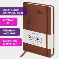 Ежедневник датированный 2024 А5 138x213 мм BRAUBERG "Optimal", под кожу, резинка-фиксатор, держатель для ручки, коричневый, 114976: Цвет: Серия "Optimal" создана для тех, кто любит все натуральное.
Внутренний блок включает 168 листов тонированной бумаги плотностью 70 г/м2. Каждая страничка имеет перфорированный угол. Благодаря стандартному формату А5 (138х213 мм) датированный ежедневник удобно использовать как в офисе, так и на выездных деловых встречах. Твердая обложка стилизована под старую кожу в рубчик и выполнена в благородном коричневом цвете. Подходит для горячего тиснения.Снабжен резинкой-фиксатором, благодаря чему ежедневник не откроется в сумке или портфеле. Дополнением является закладка-ляссе, с помощью которой при необходимости можно быстро открыть ежедневник на нужной странице и держатель для ручки. Помимо прочего, ежедневник снабжен справочным материалом.