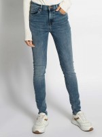 LTB Amy Jeans , blau: Цвет: https://www.dress-for-less.de/ltb-amy-jeans-blau/A0062813.html
Прибаляем цифру 6 к размеру в цифрах для получения российского размера