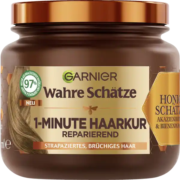 Garnier Wahre Schtze Minute Haarkur Honig Schtze: Цвет: Produktbeschreibung und details Die reparierende Minute Haarkur von Garnier Wahre Schtze pflegt das Haar innerhalb weniger Minuten Dadurch wird Spliss sowie Haarbruch effektiv entgegengewirkt Insbesondere strapaziertes und brchiges Haar wird geschmeidig weich gepflegt und erstrahlt voller Schnheit Der hochwertige Akazienhonig und der schtzende Bienenwachs versorgen das Haar mit Feuchtigkeit und Glanz und frdern eine gesunde Haarpracht ohne zu beschweren Die Formel besteht zudem aus  natrlichen Inhaltsstoffen und Wasser  fr ein angenehmes Haargefhl Kontaktdaten LORAL Deutschland GmbH  Geschftsbereich LOral Paris Johannstrae   Dsseldorf wwwgarnierde Anwendung und Gebrauch Die Garnier Wahre Schtze Minute Haarkur mit Akazienhonig und Bienenwachs nach dem Haare waschen in die Haare einmassieren Nach  Minute Einwirkzeit kann die Haarkur ausgesplt werden Das grndliche Aussplen ist wichtig damit keine Rckstnde zurckbleiben die das Haar beschweren knnten Inhaltsstoffe AQUA  WATER  CETEARYL ALCOHOL  STEARAMIDOPROPYL DIMETHYLAMINE  ISOPROPYL MYRISTATE  CETYL ESTERS  HELIANTHUS ANNUUS SEED OIL  SUNFLOWER SEED OIL  BUTYROSPERMUM PARKII BUTTER  SHEA BUTTER  MEL  HONEY  CERA ALBA  BEESWAX  CAPRYLYL GLYCOL  CITRIC ACID  TARTARIC ACID  BENZOIC ACID  CARAMEL  COUMARIN  LIMONENE  BENZYL ALCOHOL  BENZYL SALICYLATE  PARFUM  FRAGRANCE
https://www.rossmann.de/de/pflege-und-duft-garnier-wahre-schaetze-1-minute-haarkur-honig-schaetze/p/3600542509428