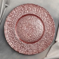 Тарелка стеклянная подстановочная Magistro «Кринкл», d=33 см, цвет розовый: Цвет: Подстановочные тарелки выполняют функцию подставки под другую столовую посуду, например, бульонные чашки, креманки и маленькие тарелки.</p><b>Правила по использованию сервировочной тарелки</b></p><ul><li>Подстановочные тарелки должны быть больше, чем основная посуда.</li><li>В правилах этикета обозначено, что борта подстановочной посудины выступают из-под основных тарелок не меньше, чем на 2,5 см.</li><li>Подстановочные тарелки не могут быть глубокими.</li></ul>Так как предметы сервировки изготавливаются и декорируются вручную, они нуждаются в бережном уходе: не используйте агрессивные химические средства для мытья и не помещайте их в посудомоечную машину и микроволновку.</p>
: Magistro
: Китай
