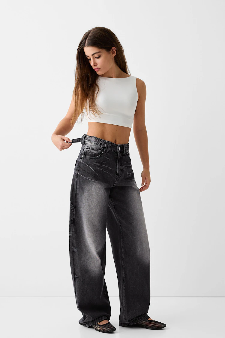 Джинсы Bershka: https://www.bershka.com/de/wide-leg-workwear-jeans-mit-balloon-fit-c0p152081876.html?colorId=800&stylismId=1