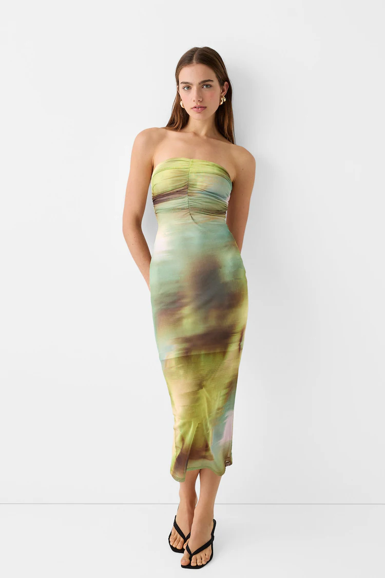 Платье Bershka: https://www.bershka.com/de/bandeau-midikleid-aus-t%C3%BCll-c0p156302268.html?colorId=500