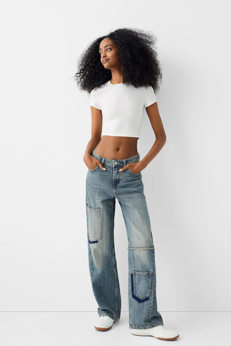 Джинсы Bershka: https://www.bershka.com/de/wide-leg-baggy-workwear-jeans-c0p152447020.html?colorId=426