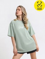 Футболка: Цвет: Производитель: ТМ ВиоТекс
Пол: ЖЕНСКИЙ
Полотно: кулирная гладь
Состав: хлопок 100%
Возраст: взросл
Футболка молодежная из гладкокрашенного полотна «кулирка» свободного покроя, со спущенной линией плеча, широкой подгибкой низа изделия и рукавов, горловиной овальной формы, обработанной втачной планкой, принтом на полочке, выполненным в технике «шелкографии».
Пол: Женщина
598.40 руб. - 42 фисташковый 598.40 руб. - 44 фисташковый 598.40 руб. - 48 фисташковый 598.40 руб. - 50 фисташковый 598.40 руб. - 52 фисташковый