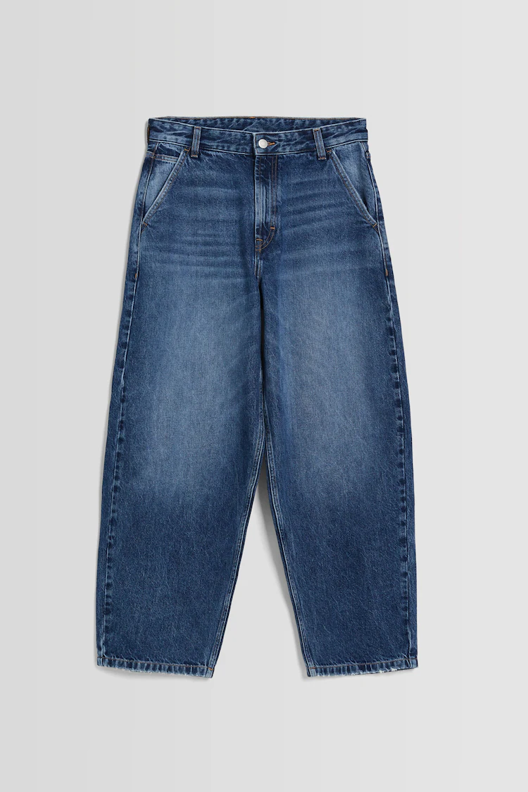 Джинсы Bershka: https://www.bershka.com/de/skater-fit-jeans-im-washed-look-c0p152091014.html?colorId=428&stylismId=4