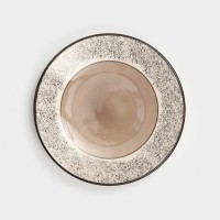 Тарелка керамическая "Алладин", 25 см, серая, 1 сорт, Иран: Цвет: Керамическая тарелка данной серии - это отличный вариант для тех, кто хочет создать уютную атмосферу за столом, порадовать своих близких красивым обедом и ужином.</p><h3>Она имеет ряд преимуществ:</h3><ul><li>выполнена из высококачественной керамики, что обеспечивает прочность и долговечность;</li><li>керамика является экологически чистым материалом, не содержит вредных веществ;</li><li>легко моется;</li><li>форма тарелки позволяет красиво оформить блюда и сделать подачу более привлекательной.</li></ul><h3>Эксплуатация:</h3><ul><li>керамическую посуду можно использовать только для запекания блюда в печи, духовке. На открытый огонь (газовую, электрическую плиту с конфорками) ее ставить нельзя;</li><li>нельзя подвергать керамическую посуду резким перепадам температуры (например, ставить керамический горшочек с помещенными внутрь продуктами для приготовления в раскаленную духовку);</li><li>для мытья рекомендуется использовать горячую воду, пищевую соду или мягкие моющие средства;</li><li>перед первым использованием керамическую посуду рекомендуется замочить в прохладной воде. Вода должна покрывать изделие целиком.</li></ul>
: Керамика ручной работы

