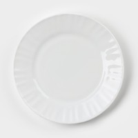 Тарелка десертная Avvir «Регал», d=17,5 см, стеклокерамика: Цвет: Тарелка десертная Avvir «Регал» изготовлена из качественной и прочной стеклокерамики.<b>Преимущества посуды:</b><b>Универсальна</b>. Ее можно использовать не только для приготовления пищи, но и безопасного хранения любых готовых блюд.<b>Ударопрочна и травмобезопасна</b>. Термическое стекло – очень прочный материал, который не поддается механическим нагрузкам, не бьется, не колется и не трескается.<b>Термически устойчива</b>. Изделия из стеклокерамики не деформируются при нагреве и подходят для СВЧ-печей. В такой посуде можно варить, жарить парить, тушить, запекать и замораживать любые продукты.<b>Удобна в уходе</b>. Моется обычной теплой водой, не формирует накипь и нагар. Стеклянные поверхности посуды совершенно нечувствительны к воздействию моющих и чистящих средств.<b>Эстетически привлекательна</b>. Прозрачное, матовое и тонированное термическое стекло имеет лаконичный дизайн и изящные формы, оно легко впишется в любой интерьер кухни.</li></ul>
