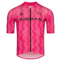 adidas QS Men Short-sleeved Cycling Top GU9067: Цвет: https://www.sportspar.com/adidas-qs-men-short-sleeved-cycling-top-gu9067
Brand: adidas Material: 78% polyester (recycled), 22% elastane Brand logo printed above the right chest classic adidas stripes on the sides small crest logo graphic at left chest "adidas - cycling goods" lettering on the chest large "3" on upper back short stand-up collar Primeblue - high-performance material that e.g. Partly made of Parley Ocean Plastic® AeroReady – particularly fast moisture absorption for a pleasantly dry and cool wearing comfort Flatlock seams - for less friction when worn, avoiding skin irritation and increasing comfort UPF 50+ - Ultraviolet Protection Factor, with high protection against UV radiation full zip elbow length sleeves three open Bags on the back a side zip pocket on the back extended back section highly elastic material with a smooth feel on the skin subtle all-over pattern fitting fit pleasant wearing comfort NEW, with tags &amp; original packaging