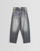 Джинсы Bershka: https://www.bershka.com/de/skater-fit-jeans-im-washed-look-c0p152082087.html?colorId=809&stylismId=1