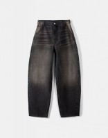 Джинсы Bershka: https://www.bershka.com/de/skater-fit-jeans-im-washed-look-c0p155270533.html?colorId=810&stylismId=1