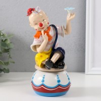 Сувенир керамика музыкальный "Клоун с бабочкой и цветком, сидит на чашке" 9,5х10х18 см: 