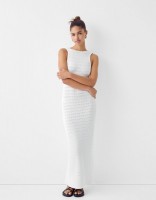 Платье Bershka: https://www.bershka.com/de/midikleid-mit-r%C3%BCckenausschnitt-c0p162083015.html?colorId=250&stylismId=1