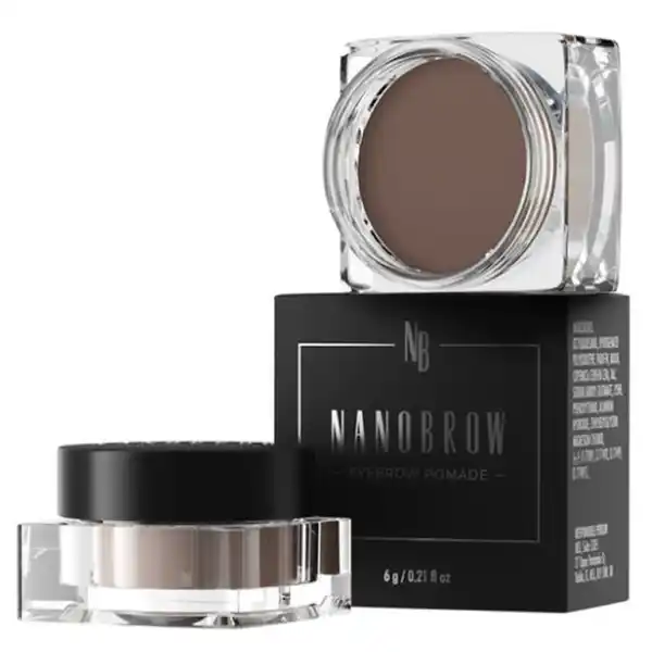 Nanobrow Eyebrow Pomade Dark Brown: Цвет: Produktbeschreibung und details Die wasserfeste Augenbrauenpomade von Nanobrow hat eine cremige Konsistenz mit der Sie ohne Probleme die gewnschte Augenbrauenform erzielen Das Kosmetikprodukt fllt den gesamten Augenbrauenbogen przis mit Farbe kaschiert alle Lcken und zeichnet sogar einzelne Hrchen wodurch es den Augenbrauenbogen verdichtet Kontaktdaten Trendmarkt Limited spk Chmielna   Warszawa Polska nanobrowde UrsprungslandHerkunftsort USA Anwendung und Gebrauch Nehmen Sie etwas Augenbrauenpomade mit dem Pinsel auf und ziehen Sie die Augenbrauen mit kurzen entschiedenen Bewegungen nach um die Augenbrauenkonturen zu markieren Auf diese Art und Weise betonen Sie die obere und die untere Augenbrauenlinie wodurch Ihre Augenbrauen die gewnschte Form bekommen Fllen Sie die gesamten Augenbrauen mit Farbe und betonen Sie die Augenbrauenschwnze etwas strker Wenn Sie sich einen subtilen Effekt wnschen entfernen Sie das Produktberma mithilfe der Spirale Gebrauch Aufbewahrung und Verwendung Aufbewahrungs und Verwendungsbedingungen Khl und trocken lagern Direkte Sonneneinstrahlung vermeiden Inhaltsstoffe Octyldodecanol Hydrogenated Polyisobutene Paraffin Kaolin Copernicia Cerifera Cera Talc Sodium Lauroyl Glutamate Lysine Phenoxyethanol Aluminum Hydroxide Ethylhexylglycerin Magnesium Chloride  CI  CI  CI  CI  Warnhinweise und wichtige Hinweise Warnhinweise Auerhalb der Reichweite von Kindern aufbewahren Produkt nur wie beschrieben verwenden Kontakt mit Augen und Schleimhuten vermeiden Nicht verwenden whrend der Schwangerschaft Stillzeit oder Chemotherapie Fr Personen unter  Jahren nicht geeignet
https://www.rossmann.de/de/make-up-nanobrow-eyebrow-pomade-dark-brown/p/5905669547437