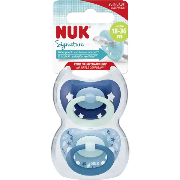 NUK Beruhigungssauger Signature Blau/Dunkelblau 18-36 Monate: Цвет: Produktbeschreibung und details NUK Signature Schnuller Von der Natur geformt Mit Liebe designt Sieh dir dieses kleine Gesicht an Diesen unverwechselbaren Ausdruck wenn dein Baby sein angeborenes Bedrfnis zu saugen stillt Die Antwort der NUK Signature Schnuller auf diese natrliche Notwendigkeit ist die vollkommen natrliche NUK Form Das Original Er ist einer Brustwarze beim Stillen nachempfunden So frdert er eine gesunde orale Entwicklung Denn es ist erwiesenermaen so dass natrliches Saugen nicht nur zur Einnahme von Nahrung dient sondern auch hilft wichtige Fhigkeiten wie richtiges Schlucken Kauen und letztlich auch Sprechen zu entwickeln Der NUK Schnuller ist so flach dnn und schmal dass er perfekt in den kleinen Mund passt und der Zunge genug Raum fr natrliche Saugbewegungen lsst Die Richtigkeit dieser Form ist von  der Kieferorthopden anerkannt die besttigen dass NUK Schnuller keine Zahn oder Kieferfehlstellungen verursachen Der beliebte NUK Schnuller begeistert nun mit einem wundervollen neuen Design Es verleiht dem berhmten herzfrmigen Mundschild noch flieendere weichere Formen und bringt den charmanten kleinen Ring modisch auf den neuesten Stand Fr einen neuen Klassiker der dieses kleine Gesicht noch niedlicher aussehen lsst Der Nachhaltigkeit zu Liebe NUK Schnuller mit wiederverwendbarer Verpackung Nachhaltigkeit wird bei ihnen grogeschrieben Sie mchten Eltern die Mglichkeit geben die Verpackung nach dem Auspacken weiter zu verwenden statt sie wegzuwerfen Jeder NUK Schnuller kommt daher nun in einer stabilen wiederverwendbaren Box die den Schnuller sauber hlt und schtzt  vor allem fr unterwegs eine ideale Lsung um Babys liebsten Begleiter vor Schmutz und Nsse zu bewahren Zudem ist sie fr eine hygienische Reinigung in der Mikrowelle geeignet NUK Schnuller werden zu  in Deutschland hergestellt Natrlich sind sie BPA  frei und entsprechen der Europischen Sicherheitsnorm EN kiefergerechtestes NUK ClassicLutschteil aller Zeiten  fr die gesunde Gesamtentwicklung von Babys herzfrmiges Mundschild mit noch flieenderen weicheren Formen  mit modischem Ring zum Greifen dnner und schmaler Saugerhals  verringert den Druck auf Kiefer und Zhne flaches Lutschteil und glatte Unterseite  fr mehr Freiraum fr die natrliche Saugbewegung wiederverwendbare Schnullerbox BPA frei Unabhngige Marktforschung  Kieferorthopden  Kinderrzte  Hebammen Deutschland  Kontaktdaten Mapa GmbH Industriestrae   Zeven wwwnukcom UrsprungslandHerkunftsort Deutschland
https://www.rossmann.de/de/baby-und-spielzeug-nuk-beruhigungssauger-signature-blaudunkelblau-18-36-monate/p/4008600380009