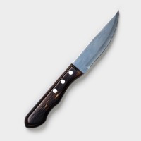 Нож кухонный для мяса TRAMONTINA Polywood Jumbo, лезвие 12,5 см: Цвет: <h2>Кухонные ножи TRAMONTINA - качество и удобство использования.</h2><h2>Преимущества:</h2><ul><li>Лезвие отличается прочностью и долговечностью заточки.</li><li>Удобная ручка облегчает хват и предотвращает усталость рук.</li></ul><h2>Эксплуатация:</h2><ul><li>Высококачественные кухонные ножи не рекомендуется мыть в посудомоечной машине. По ряду причин производители ножей рекомендуют исключительно ручную мойку.</li><li>Сразу после использования ножи должны быть вымыты и высушены, в противном случае лезвия ножей могут потемнеть. Если появились небольшие изменения оттенка стали или пятна на лезвии — используйте для очистки только мягкие, не содержащие хлор или абразивы средства.</li><li>Ножи лучше всего хранить отдельно от остальной посуды, так как это поможет избежать возможных повреждений режущей кромки и полотна лезвия от посторонних контактов с твердыми предметами. Не храните ножи в традиционном выдвижном кухонном ящике вперемешку друг с другом! Лучше всего их держать в специальной подставке или на магнитном держателе.</li></ul>
: Tramontina
