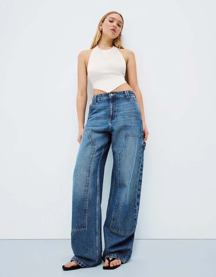 Джинсы Bershka: https://www.bershka.com/de/wide-balloon-fit-workwear-jeans-c0p152624947.html?colorId=428