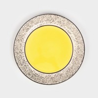 Тарелка керамическая "Персия", плоская, 25 см, жёлтая, 1 сорт, Иран: Цвет: Керамическая тарелка данной серии - это отличный вариант для тех, кто хочет создать уютную атмосферу за столом, порадовать своих близких красивым обедом и ужином.Она имеет ряд преимуществ:</h3>выполнена из высококачественной керамики, что обеспечивает прочность и долговечность;керамика является экологически чистым материалом, не содержит вредных веществ;легко моется;форма тарелки позволяет красиво оформить блюда и сделать подачу более привлекательной.Эксплуатация:</h3>керамическую посуду можно использовать только для запекания блюда в печи, духовке. На открытый огонь (газовую, электрическую плиту с конфорками) ее ставить нельзя;нельзя подвергать керамическую посуду резким перепадам температуры (например, ставить керамический горшочек с помещенными внутрь продуктами для приготовления в раскаленную духовку);для мытья рекомендуется использовать горячую воду, пищевую соду или мягкие моющие средства;перед первым использованием керамическую посуду рекомендуется замочить в прохладной воде. Вода должна покрывать изделие целиком.
: Керамика ручной работы
: Иран
