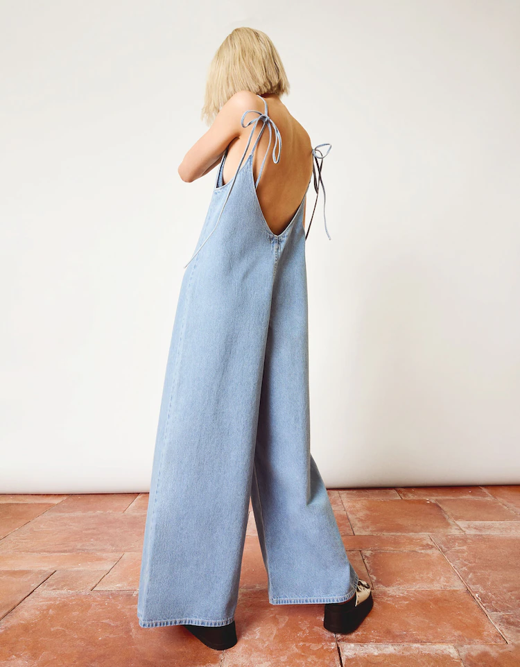 Платье Bershka: https://www.bershka.com/de/jeans-jumpsuit-c0p158453659.html?colorId=433