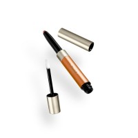 create your balance pen lipstick & 3d lip primer: Цвет: https://www.kikocosmetics.com/de-de/make-up/lippen/grundierung/CREATE-YOUR-BALANCE-PEN-LIPSTICK-%26-3D-LIP-PRIMER/p-KC000000650
beschreibung: Lippenprimer und nhrender Lippenstift im Stiftformat Ideal um den Lippen mit einem einzigen Produkt ein glattes Aussehen zu verleihen und sie in Farbe zu hllen Besonderheiten   enthlt einen Lippenprimer mit DEffekt und einen Lippenstift mit halbmattem Finish in einem praktischen inFormat  die beiden Produkte knnen zusammen oder einzeln verwendet werden  der Primer besitzt eine mit Minzextrakt und Koffein mit belebenden Eigenschaften sowie Braunalgenextrakt angereicherte Formel  die cremige Textur hinterlsst einen unsichtbaren Film der den Lippen ein volleres glattes geschmeidiges Aussehen schenkt und sie auf das Makeup vorbereitet  ist mit frischen Pfefferminznoten angereichert  lsst sich dank des praktischen Applikators mit Filzspitze mhelos verteilen  der Lippenstift besitzt eine mit Rizinusl Tucumabutter Vitamin E und pflanzlichen Wachsen angereicherte Formel  die superweiche angenehme Textur mit hoher Farbabgabe sorgt fr satte Farbe schon beim ersten Auftragen  das schlanke StyloFormat ermglicht es fr makelloses Auftragen dem Profil der Lippen perfekt zu folgen
ergebnisse: Ein Mehrzweckprodukt auf das man nicht mehr verzichten mchte Der Primer bereitet die Lippen auf das Auftragen von Makeup vor und optimiert das Farbergebnis der Lippenstift verschnert die Lippen und das Lcheln mit Nuancen mit halbmattem Finish
inhaltsstoffe: KIKO MILANO bemht sich fortwhrend die auf der Internetseite verffentlichten Listen der Inhaltsstoffe zu aktualisieren Dennoch ist es wichtig zu bercksichtigen dass die Inhaltsstoffe Variationen unterliegen knnen und dass KIKO nicht garantieren kann dass die besagten Listen in allen Teilen komplett oder aktualisiert sind KIKO fordert daher alle Kunden auf fr die przisen Listen der Inhaltsstoffe die Verpackungen der Produkte zu konsultieren PRIMER INGREDIENTS POLYBUTENE OCTYLDODECANOL SILICA HELIANTHUS ANNUUS SEED OIL HELIANTHUS ANNUUS SUNFLOWER SEED OIL CAPRYLICCAPRIC TRIGLYCERIDE MENTHONE GLYCERIN ACETAL TRIACONTANYL PVP MENTHOL ETHYLHEXYL PALMITATE PENTAERYTHRITYL TETRADITBUTYL HYDROXYHYDROCINNAMATE TRIBEHENIN AROMA FLAVOR LAMINARIA OCHROLEUCA EXTRACT ISOHEXADECANE SORBITAN ISOSTEARATE MENTHA PIPERITA OIL MENTHA PIPERITA PEPPERMINT OIL CAFFEINE TOCOPHEROL LACTIC ACID LIMONENE ETHYLENEPROPYLENESTYRENE COPOLYMER BUTYLENEETHYLENESTYRENE COPOLYMER PHENOXYETHANOL SODIUM HYALURONATE XANTHAN GUM PALMITOYL TRIPEPTIDE TRIPEPTIDE LIPSTICK INGREDIENTS CAPRYLICCAPRIC TRIGLYCERIDE KAOLIN SILICA CANDELILLA CERA EUPHORBIA CERIFERA CANDELILLA WAXCIRE DE CANDELILLA HELIANTHUS ANNUUS SEED CERA HELIANTHUS ANNUUS SUNFLOWER SEED WAX POLYGLYCERYL DIISOSTEARATE RICINUS COMMUNIS SEED OIL RICINUS COMMUNIS CASTOR SEED OIL DICAPRYLYL ETHER ASTROCARYUM TUCUMA SEED BUTTER DICALCIUM PHOSPHATE AROMA FLAVOR LECITHIN TOCOPHEROL ASCORBYL PALMITATE HELIANTHUS ANNUUS SEED OIL HELIANTHUS ANNUUS SUNFLOWER SEED OIL DISTEARDIMONIUM HECTORITE POLYHYDROXYSTEARIC ACID BENZYL ALCOHOL CITRIC ACID  MAY CONTAIN CI  TITANIUM DIOXIDE CI   CI   CI  IRON OXIDES CI  RED  LAKE RED  CI  YELLOW  LAKE CI  YELLOW  LAKE CI  BLUE  LAKE CI  RED  LAKE
anwendung: Lippenprimer Das Produkt der Lippenkontur folgend direkt auf die Lippen auftragen und vor dem Auftragen des Make-ups trocknen lassen. Lippenstift Den Lippenstift der Form der Lippen folgend von der Lippenmitte bis zu den Mundwinkeln direkt auf die Lippen auftragen. 
pack: Schimmernde Orange und matte Salbeitne fgen sich perfekt zwischen Wellen der Energie und der Entspannung ein Die Verpackung von Create Your Balance der neuen Kollektion von KIKO MILANO ist inspiriert vom Wechselspiel gegenstzlicher Stimmungen und dem Wunsch das eigene Gleichgewicht zwischen ihnen zu finden
test: Dermatologisch getestet Nicht komedogen
Lippenprimer und nhrender Lippenstift im Stiftformat Ideal um den Lippen mit einem einzigen Produkt ein glattes Aussehen zu verleihen und sie in Farbe zu hllen Besonderheiten   enthlt einen Lippenprimer mit DEffekt und einen Lippenstift mit halbmattem Finish in einem praktischen inFormat  die beiden Produkte knnen zusammen oder einzeln verwendet werden  der Primer besitzt eine mit Minzextrakt und Koffein mit belebenden Eigenschaften sowie Braunalgenextrakt angereicherte Formel  die cremige Textur hinterlsst einen unsichtbaren Film der den Lippen ein volleres glattes geschmeidiges Aussehen schenkt und sie auf das Makeup vorbereitet  ist mit frischen Pfefferminznoten angereichert  lsst sich dank des praktischen Applikators mit Filzspitze mhelos verteilen  der Lippenstift besitzt eine mit Rizinusl Tucumabutter Vitamin E und pflanzlichen Wachsen angereicherte Formel  die superweiche angenehme Textur mit hoher Farbabgabe sorgt fr satte Farbe schon beim ersten Auftragen  das schlanke StyloFormat ermglicht es fr makelloses Auftragen dem Profil der Lippen perfekt zu folgen
