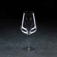 Бокал стеклянный для вина Magistro «Анси», 620 мл, 22,6?6,7 см: Цвет: Бокал для вина «Анси» на длинной изящной ножке изготовлен из качественного стекла. Большая по объему форма бокала дает вину необходимое пространство, позволяя ему максимально раскрыть свои нотки и вкус. Чаша расширяется, а затем сужается кверху, позволяя раскрыть самые тонкие оттенки.</p>Можно мыть в посудомоечной машине.</p>
: Magistro
: Китай
