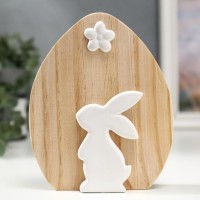 Сувенир керамика, дерево "Белый кролик с цветочком" 15х3,6х12,6 см: 