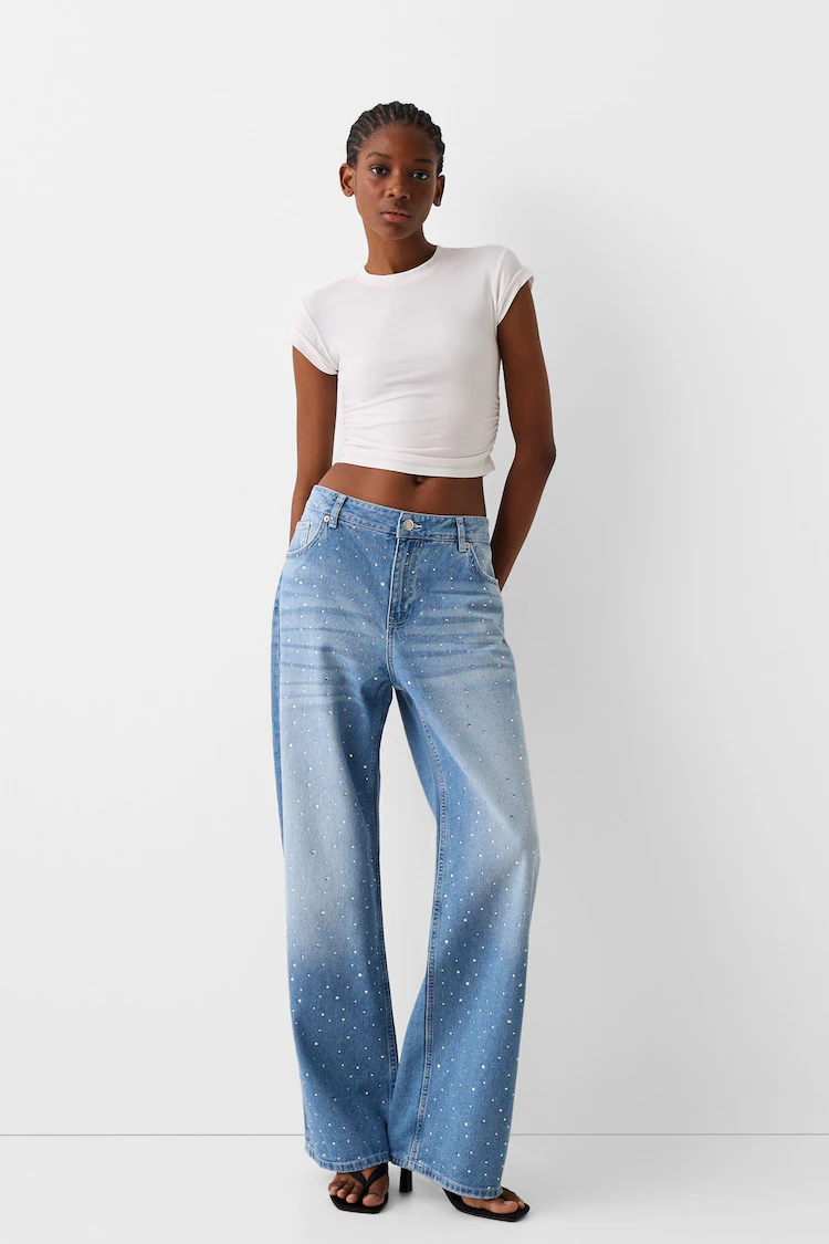 Джинсы Bershka: https://www.bershka.com/de/baggy-jeans-mit-strass-c0p152425684.html?colorId=428