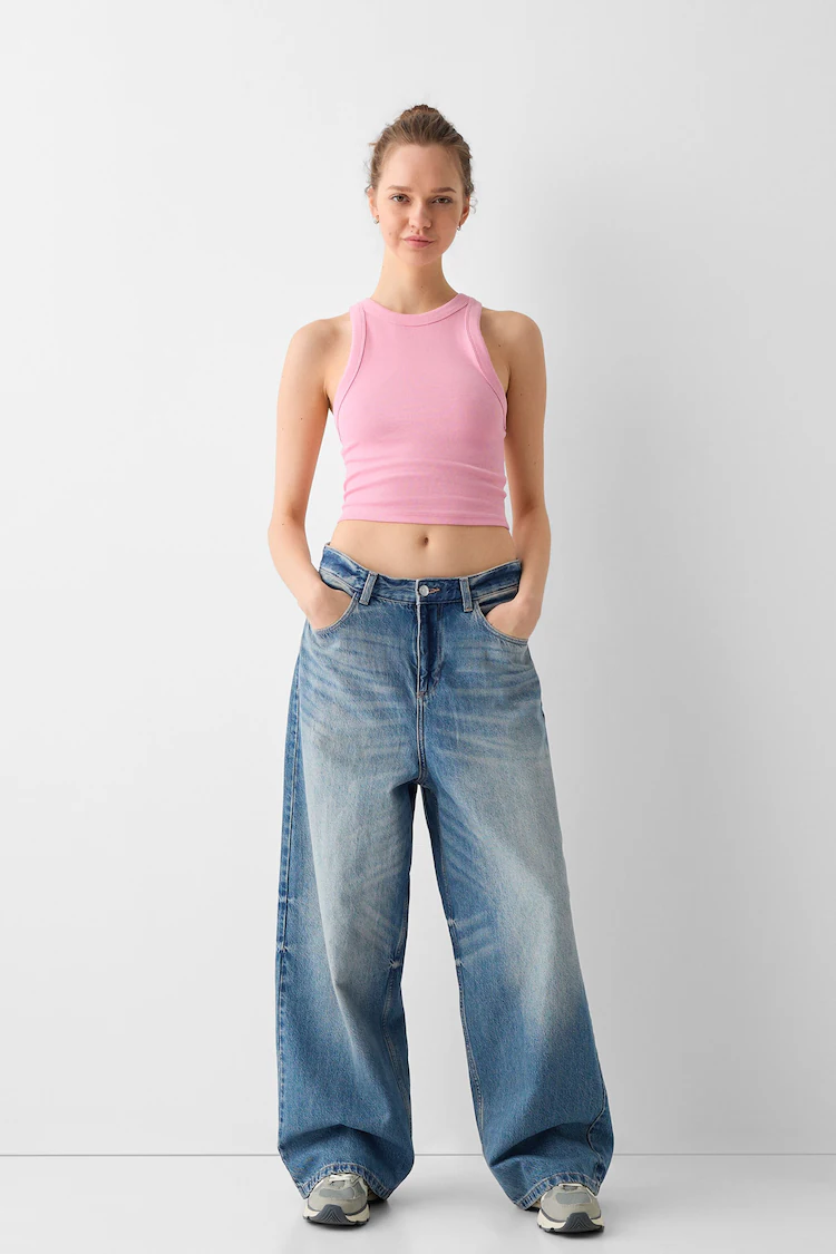 Джинсы Bershka: https://www.bershka.com/de/super-baggy-jeans-c0p151134977.html?colorId=432&stylismId=4