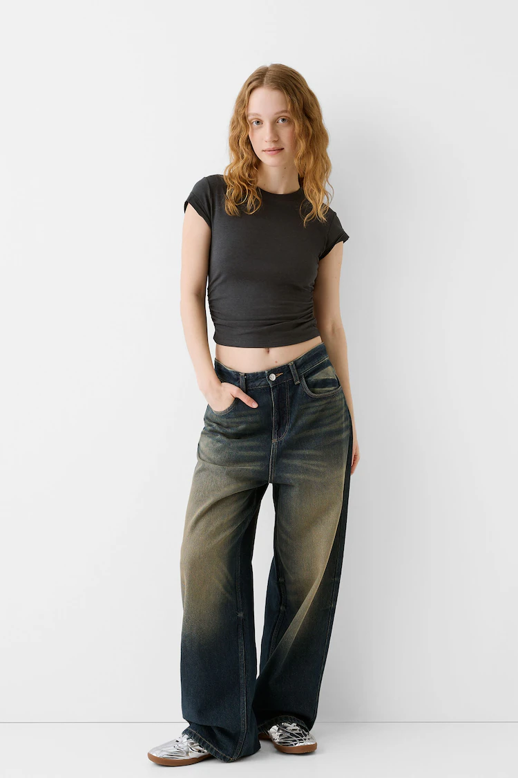 Джинсы Bershka: https://www.bershka.com/de/super-baggy-jeans-c0p151134978.html?colorId=400&stylismId=4