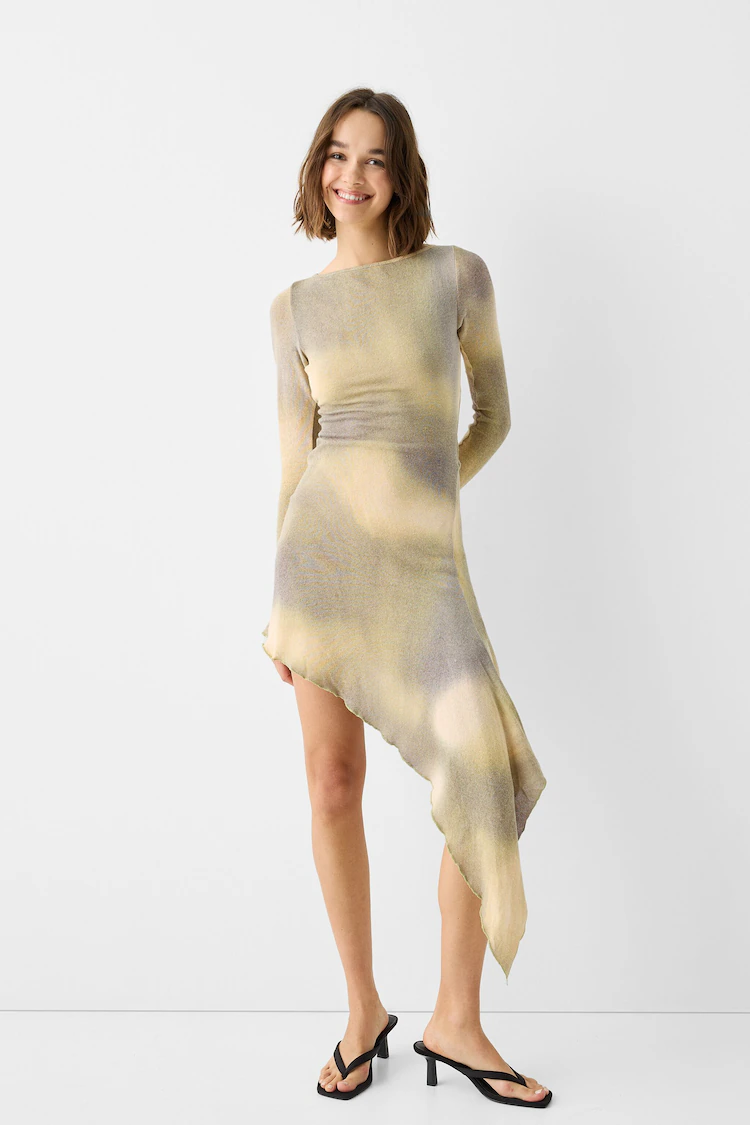 Платье Bershka: https://www.bershka.com/de/asymmetrisches-midikleid-mit-langen-%C3%A4rmeln-und-tie-dye-c0p150269098.html?colorId=526