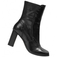 G-STAR RAW MEMULA High Zip Women Leather Boots 2211 039801 BLK: Цвет: https://www.sportspar.com/g-star-raw-memula-high-zip-women-leather-boots-2211-039801-blk
Brand: G-STAR RAW surface material: leather Inner material: leather Sole: rubber Closure: Zipper on the inside Brand logo on the outside, heel and sole Heel height: 8 cm square toe high leg stabilized heel area anti-slip outsole pleasant wearing comfort NEW, with box &amp; original packaging