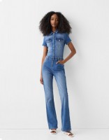 Платье Bershka: https://www.bershka.com/de/langer-jeans-jumpsuit-mit-kurzen-%C3%A4rmeln-c0p159486340.html?colorId=400&stylismId=1