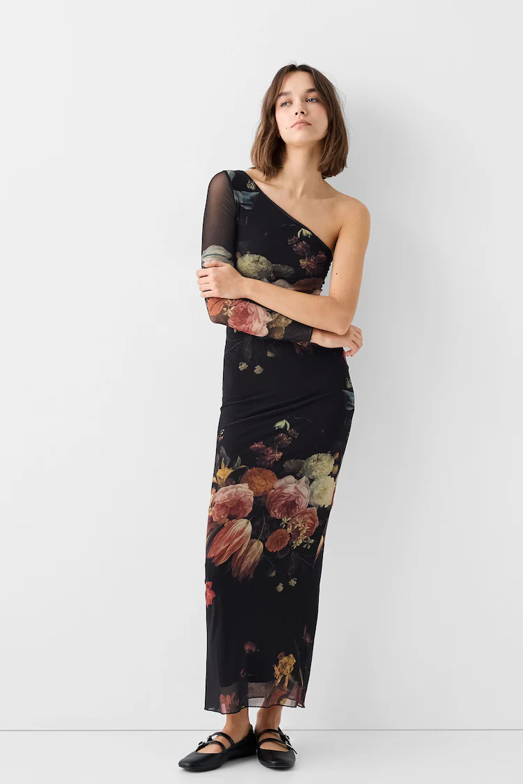 Платье Bershka: https://www.bershka.com/de/langes-asymmetrisches-kleid-jan-van-kessel-aus-t%C3%BCll-mit-langen-%C3%A4rmeln-und-print-c0p152036013.html?colorId=800