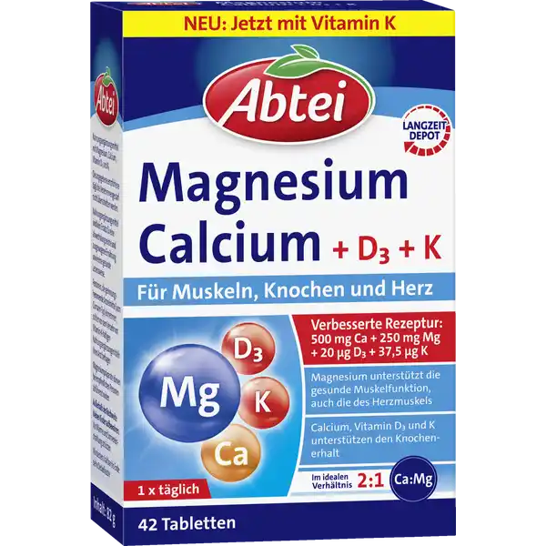 Abtei Magnesium Calcium + D3 + K Tabletten: Цвет: Produktbeschreibung und details Eine ausreichende Zufuhr von Magnesium und Calcium ist in jedem Alter wichtig Insbesondere bei heranwachsenden und bei lteren Menschen entspricht die Calciumversorgung ber die Ernhrung oftmals nicht den Empfehlungen Abtei Magnesium  Calcium  D  K enthlt die beiden lebensnotwendigen Mineralstoffe in einem physiologisch ausgewogenen Verhltnis Zustzlich ist Vitamin K sowie der CalciumEinbauhelfer Vitamin D enthalten der die Aufnahme und Verwertung von Calcium in die Knochen und Zhne untersttzt Durch das LangzeitDepot wird eine kontinuierliche Versorgung von Muskeln und Knochen ber mehrere Stunden hinweg sichergestellt Magnesiumuntersttzt die normale Muskelfunktionauch des Herzmuskels Calcium Vitamin D und K tragen zum Erhalt gesunder Knochen bei Vitamin D trgt zu einer normalen Aufnahme und Verwertung von Calcium bei Calciumuntersttzt die Signalbertragung im Nervensystem Calcium und Magnesium im physiologisch ausgewogenen Dosierungsverhltnis von  Depottechnologie mit Langzeiteffekt glutenfrei laktosefrei fr Vegetarier geeignet nur  x tglich Lebensmittelunternehmer Name ABTEI OP Pharma GmbH Adresse Abtei  D   Marienmnster wwwabteide Rechtlich vorgeschriebene Produktbezeichnung Nahrungsergnzungsmittel mit Magnesium Calcium Vitamin D und K Zutaten Calciumcarbonat Magnesiumoxid Fllstoffe Hydroxypropylmethylcellulose Hydroxypropylcellulose und vernetzte Carboxymethylcellulose Maltodextrin Trennmittel Speisefettsuren Magnesiumsalze der Speisefettsuren und Siliciumdioxid berzugsmittel Hydroxypropylmethylcellulose Isomalt Farbstoff Calciumcarbonat Nicotinamid pflanzliche le Kokos Palmkern Vitamin K Vitamin D Nhrwerte Durchschnittliche Nhrwertangaben pro  Portion  Stck Tagesdosis Referenzwert Referenzmenge nach EULebensmittelinformationsverordnung NRV Calcium  mg   Magnesium  mg   Vitamin D  g   Vitamin K  g   Anwendung und Gebrauch Fr Schulkinder Jugendliche und Erwachsene Tglich  Tablette am besten zu einer Mahlzeit mit reichlich Flssigkeit zB  Glas Wasser schlucken Gebrauch Aufbewahrung und Verwendung Aufbewahrungs und Verwendungsbedingungen Vor Wrme und Sonneneinstrahlung schtzen Auerhalb der Reichweite kleiner Kinder aufbewahren Warnhinweise und wichtige Hinweise Warnhinweise Die angegebene empfohlene tgliche Verzehrsmenge darf nicht berschritten werden Nahrungsergnzungsmittel sind kein Ersatz fr eine abwechslungsreiche und ausgewogene Ernhrung sowie eine gesunde Lebensweise Magnesiumprparate knnen bei empfindlichen Personen abfhrend wirken Personen die gerinnungshemmende Arzneimittel vom CumarinTyp einnehmen sollten vor dem Verzehr von VitaminKhaltigen Nahrungsergnzungsmitteln ihren Arzt befragen
https://www.rossmann.de/de/gesundheit-abtei-magnesium-calcium--d3--k-tabletten/p/4250752203945