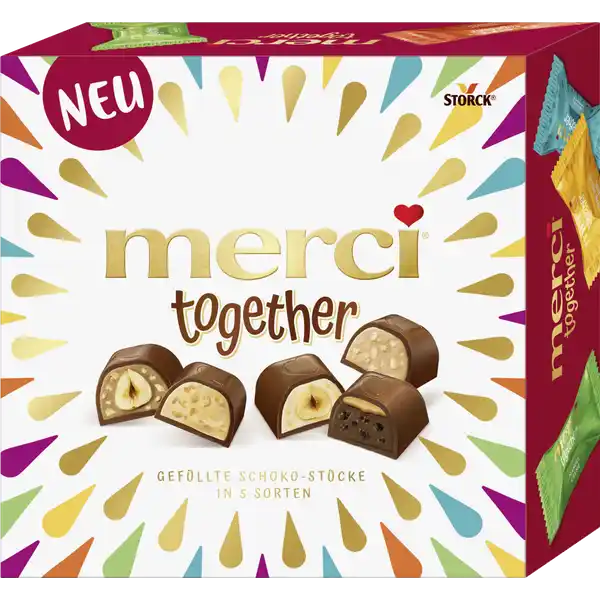 Storck merci together: Цвет: Produktbeschreibung und details Fr mehr Zusammensein Mit merci together bekommen Sie die ganze Familie wieder an einen Tisch Die kstlichen Pralinen bestehen aus hochwertiger EdelVollmilchschokolade und verfhren dabei mit  feinen Sorten Nussige und vollmundige Fllungen sorgen fr eine tolle Abwechslung die fr jede Naschkatze das Richtige bereithlt Lebensmittelunternehmer Name AUGUST STORCK KG Adresse Waldstr  D Berlin wwwstorckcom UrsprungslandHerkunftsort Deutschland Rechtlich vorgeschriebene Produktbezeichnung Mischung von gefllten EdelVollmilchschokoladenPralinen Zutaten Zucker VOLLMILCHPULVER  Kakaobutter pflanzliche Fette Palm Shea Kokos HASELNSSE  Kakaomasse MILCHZUCKER  BUTTERMILCHPULVER  MANDELN  MOLKENERZEUGNIS  Glukosesirup WEIZENMEHL MAGERMILCHPULVER  magerer Kakao Emulgatoren Lecithine  SOJA  Mono und Diglyceride von Speisefettsuren kondensierte MAGERMILCH BUTTERREINFETT  Fruktose Dextrose Kaffee Aromen SAHNEPULVER  Salz Backtriebmittel Ammoniumhydrogencarbonat Natriumhydrogencarbonat Kaliumcarbonate KaramellzuckersirupKakao  mindestens im Schokoladenanteil ALLE SORTEN KNNEN AUCH ANTEILE VON HASELNUSS MANDEL ERDNUSS ANDEREN NSSEN WEIZEN UND EI ENTHALTEN Nhrwerte Durchschnittliche Nhrwertangaben pro  g Energie  kj   kcal Fett  g davon  gesttigte Fettsuren  g Kohlenhydrate  g davon  Zucker  g Eiwei  g Salz  g
https://www.rossmann.de/de/lebensmittel-storck-merci-together/p/4014400930993