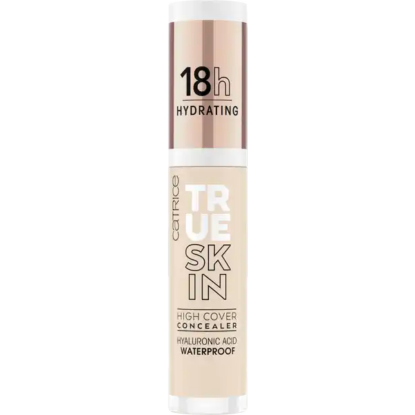 Catrice True Skin High Cover Concealer 002: Цвет: https://www.rossmann.de/de/make-up-catrice-true-skin-high-cover-concealer-002/p/4059729277107
Produktbeschreibung und details Der True Skin High Cover Concealer mit Hyaluronsure spendet  Stunden lang Feuchtigkeit und verbindet hervorragende Coverage und leichte Textur mit optimaler Pflege Die wasserfeste Formulierung verschmilzt mit der Haut ohne sich in feinen Linien abzusetzen und deckt dennoch hervorragend ab Kontaktdaten cosnova GmbH Am Limespark  D Sulzbach am Taunus wwwcatricede UrsprungslandHerkunftsort Italien Anwendung und Gebrauch Trage den Concealer einfach auf dunkle Schatten Rtungen und Unreinheiten auf und verblende ihn sanft mit klopfenden Bewegungen mit dem Ringfinger Inhaltsstoffe AQUA WATER TALC DIMETHICONE DICAPRYLYL ETHER CETYL PEGPPG DIMETHICONE GLYCERIN ISODODECANE TRIMETHYLSILOXYSILICATE SODIUM HYALURONATE TOCOPHEROL HYDROGEN DIMETHICONE SODIUM CHLORIDE MAGNESIUM SULFATE POLYSILICONE DISTEARDIMONIUM HECTORITE STEVIA REBAUDIANA EXTRACT PROPYLENE CARBONATE ETHYLHEXYLGLYCERIN LAURETH ALUMINUM HYDROXIDE PHENOXYETHANOL SODIUM DEHYDROACETATE POTASSIUM SORBATE BENZOIC ACID DEHYDROACETIC ACID SORBIC ACID PARFUM FRAGRANCE CI  CI  CI  IRON OXIDES CI  TITANIUM DIOXIDE