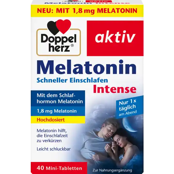 Doppelherz aktiv Melatonin Intense Mini-Tabletten: Цвет: https://www.rossmann.de/de/gesundheit-doppelherz-aktiv-melatonin-intense-mini-tabletten/p/4009932136586
Produktbeschreibung und details Schneller Einschlafen mit dem Schlafhormon Melatonin Ausreichend Schlaf ist wichtig fr die krperliche und geistige Gesundheit und das Wohlbefinden Rund ein Drittel unseres Lebens verbringen wir im Schlaf Der Schlaf besteht aus mehreren Schlafzyklen Whrend des Schlafs laufen wichtige Prozesse im Krper ab Ruhe und Entspannungsphasen wechseln sich mit Tiefschlafphasen ab Im Tiefschlaf erreichen wir den tiefsten Schlafzustand Jetzt luft die krperliche Erholung auf HochtourenErlebtes wird verarbeitet und Erlerntes wird gespeichert Der Schlaf ist ein also wichtiger Bestandteil im Tagesablauf des Menschen er dient der Erholung und der Regeneration der Krperfunktionen Wie viel Schlaf ein Mensch bentigt ist unterschiedlich Grundstzlich gilt jedoch dass die meisten Menschen mindestens sieben bis acht Stunden Schlaf pro Nacht brauchen Melatonin hilft die Einschlafzeit zu verkrzen Was ist Melatonin eigentlich Melatonin ist ein natrlicherweise vorkommendes Hormon das von der Zirbeldrse im Zwischenhirn gebildet wird Die natrliche Melatoninbildung steigt nach Einsetzen der Dunkelheit ein und gipfelt um  bis  Uhr nachts In der zweiten Nachthlfte fllt sie wieder abMelatonin kommt nur in geringen Mengen in pflanzlichen Lebensmitteln vor Melatonin trgt dazu bei die Einschlafzeit zu verkrzen Damit sich die positive Wirkung einstellt sollte kurz vor dem Schlafengehen  mg Melatonin aufgenommen werden Das Nahrungsergnzungsmittel Melatonin von Doppelherz enthlt  mg Melatonin und ist durch MiniTabletten besonders leicht zu schlucken Lebensmittelunternehmer Name Queisser Pharma GmbH ampamp Co KG Adresse Schleswiger Str   Flensburg wwwdoppelherzde UrsprungslandHerkunftsort Deutschland Rechtlich vorgeschriebene Produktbezeichnung Tabletten mit Melatonin Nahrungsergnzungsmittel Zutaten LACTOSE  Fllstoff mikrokristalline Cellulose Fllstoff Mannit Stabilisator Hydroxypropylmethylcellulose Trennmittel Polyvinylpyrrolidon Melatonin Trennmittel Magnesiumsalze der Speisefettsuren Farbstoff Calciumcarbonat Fllstoff Isomalt Trennmittel Siliciumdioxid berzugsmittel Schellack mittelkettige Triglyceride Nhrwerte Durchschnittliche Nhrwertangaben pro  Portion  Tablette Anwendung und Gebrauch Einschlafen Kurz vor dem Schlafengehen  Tablette mit ausreichend Flssigkeit verzehren Gebrauch Aufbewahrung und Verwendung Aufbewahrungs und Verwendungsbedingungen Trocken und nicht ber  C lagern Fr kleine Kinder unzugnglich aufbewahren Warnhinweise und wichtige Hinweise Warnhinweise Die angegebene empfohlene tgliche Verzehrsmenge darf nicht berschritten werden Nahrungsergnzungsmittel sind kein Ersatz fr eine ausgewogene und abwechslungsreiche Ernhrung und eine gesunde Lebensweise Kinder Jugendliche Schwangere und Stillende sowie Personen die an einer Leber Nieren oder Autoimmunkrankheit leiden sollten das Nahrungsergnzungsmittel nicht verzehren Personen die Arzneimittel verzehren sollten Melatonin nur nach Rcksprache mit dem Arzt oder Apotheker verzehren Melatonin sollte nur kurzfristig maximal  Wochen verzehrt werden Da Alkohol die Wirkung von Melatonin auf den Schlaf herabsetzt sollte bei dem Verzehr von Melatonin kein Alkohol getrunken werden Kann bei bermigem Verzehr abfhrend wirken