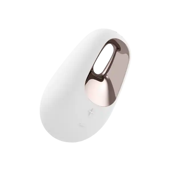 eis.de Satisfyer Layons - White Temptation: Цвет: Produktbeschreibung und details Erlebe das Gefhl von purer Verliebtheit Ein breites Grinsen im Gesicht weiche Knie und ein aufregendes Kribbeln im Bauch  oder auch im Hschen Der Satisfyer White Temptation bietet Dir eine ausgiebige Klitorisstimulation die Du nie wieder missen mchtest sobald Du in den sinnlichen Genuss gekommen bist Dabei liegt die bauchige voluminse Form des ergonomischen Auflegevibrators breit auf Deiner Perle auf und sorgt dort mit besonders kraftvoller Vibration fr ordentlich Aufruhr Mit seinem grozgigen Krper erreicht der White Temptation problemlos all Deine Hot Spots Der praktische Haltegriff im minimalistischem Silber ermglicht Dir eine zielgerichtete Stimulation und eine sichere Handhabe beim Spiel Abgerundet wird das elegante Design durch das weie SoftSilikon das Deinem neuen Lieblingstoy eine lange Lebensdauer schenkt und ihn zu einem treuen Spielgefhrten macht Trotz der berschaubaren Gre des Toys birgt der flsterleise Motor einiges an Power Die  prickelnden Vibrationsprogramme setzen sich aus  Geschwindigkeiten und  Rhythmen zusammen und betren Dich mit ihrer Intensitt jedes Mal aufs Neue ber die  Buttons lassen sich die Modi easy steuern Du bist auf der Suche nach einem feuchten Abenteuer Dank wasserdichter Verarbeitung ffnet Dir der Auflegevibrator die Tore der feuchtfrhlichen Orgasmen unter der Dusche oder in der Badewanne und offenbart Dir aufregende Hhenflge  gerne auch zusammen mit Deinem Liebsten Dein Toy ist mit integrierten Akkus ausgestattet und somit umweltfreundlich wiederaufladbar Das beiliegende USBMagnetladekabel kann bei Bedarf durch einen handelsblichen Netzstecker mit V ergnzt werden Das Toy besteht aus seidig glattem medizinischem Silikon Unter lauwarmem Wasser lsst sich das Toy mit etwas Seife unkompliziert reinigen Mit etwas desinfizierendem Toycleaner sorgst Du im Anschluss rundum fr besonders grndliche Hygiene  am besten mit dem perfekt abgestimmten Desinfektionsspray von Satisfyer Das Markenzeichen der Satisfyer Familie ist die berhrungslose Stimulation der Klitoris durch intensive Druckwellen Doch mit nur einer Technologie gibt sich die Marke nicht zufrieden Satisfyer erweitert stetig sein Sortiment um Frauen auf der ganzen Welt einen Orgasmus nach dem anderen zu bescheren  egal welche Vorlieben sie hat inkl USBKabel aufladbar  cm super kraftvolle Stimulation medizinisches Silikon  intensive Vibrationsprogramme wasserdichte Verarbeitung Hinweise zur Elektrogerte und Batterieentsorgung Hinweise zur Entsorgung von Elektrogerten und Batterien httpswwwrossmanndedeserviceundhilfeelektrogesetzbatteriegesetz
https://www.rossmann.de/de/gesundheit-eisde-satisfyer-layons---white-temptation/p/4061504000954